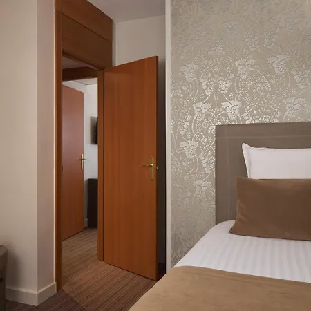 Timhotel Opera Blanche Fontaine 4*